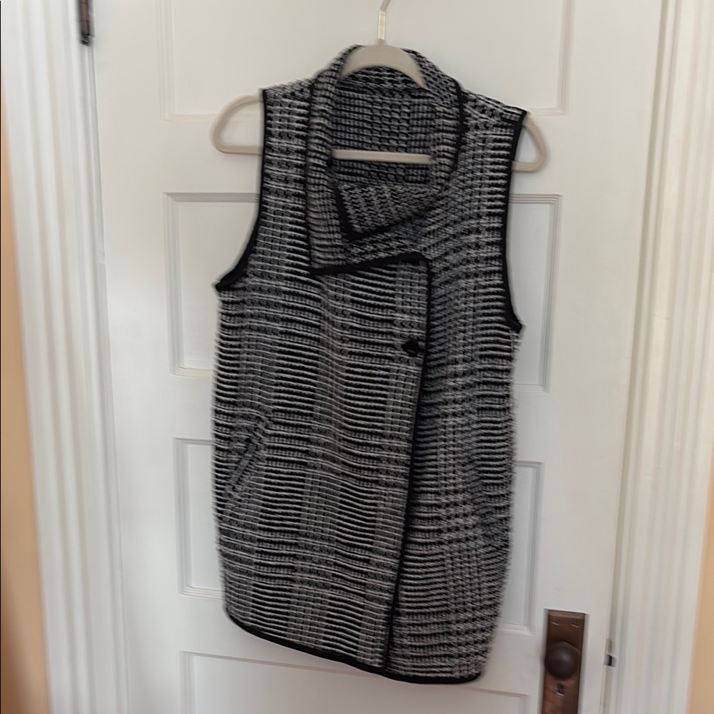 Chic Black And White Sleeveless Vest No Brand One Size